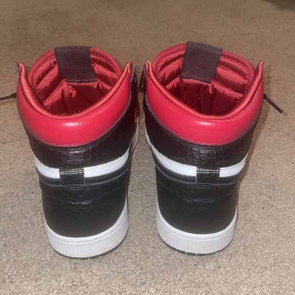 Jordan 1 Retro High OG Satin Red 2020 CD0461-601 Women’s Size 12 Men’s Size 10.5 - Picture 5 of 8